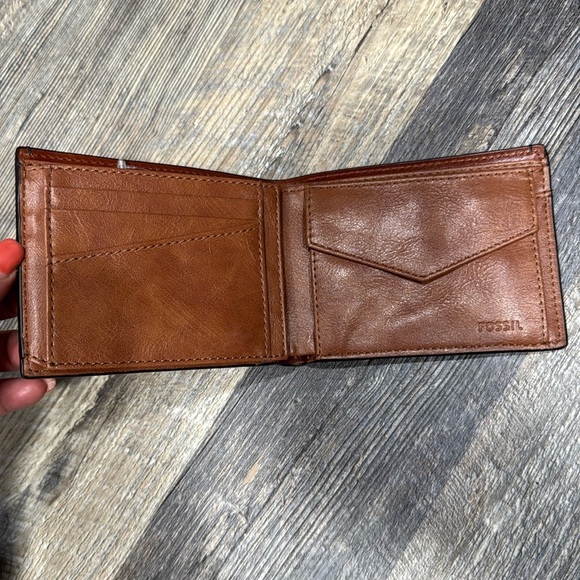 - Fossil wallet for men - Picture 3 of 11
